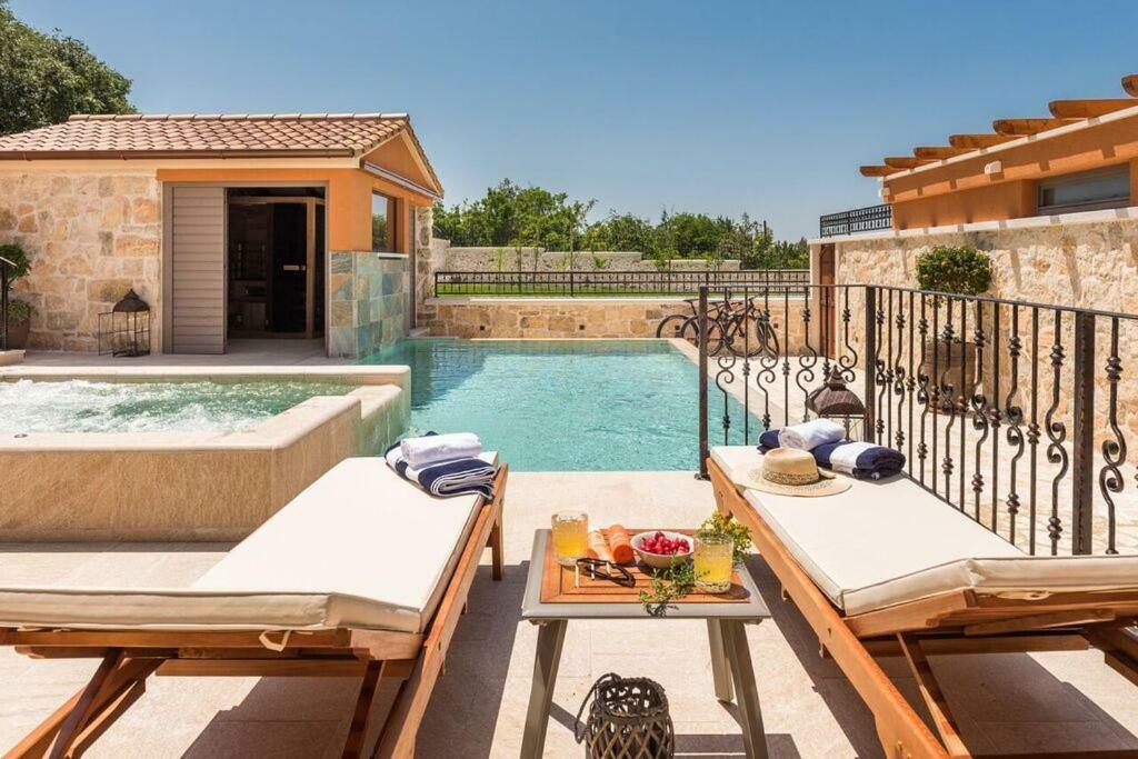 Villa Hirundo Rustica 스크라딘 외부 사진